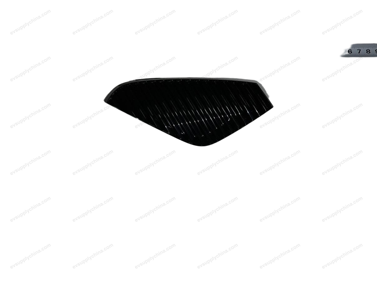 Rear bumper return left trim piece