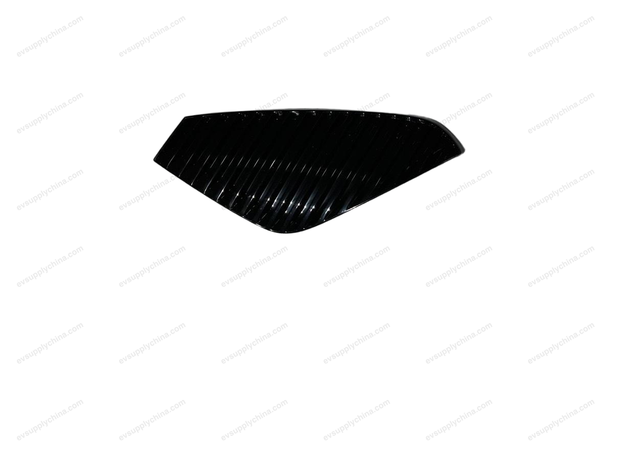 Rear bumper right trim piece