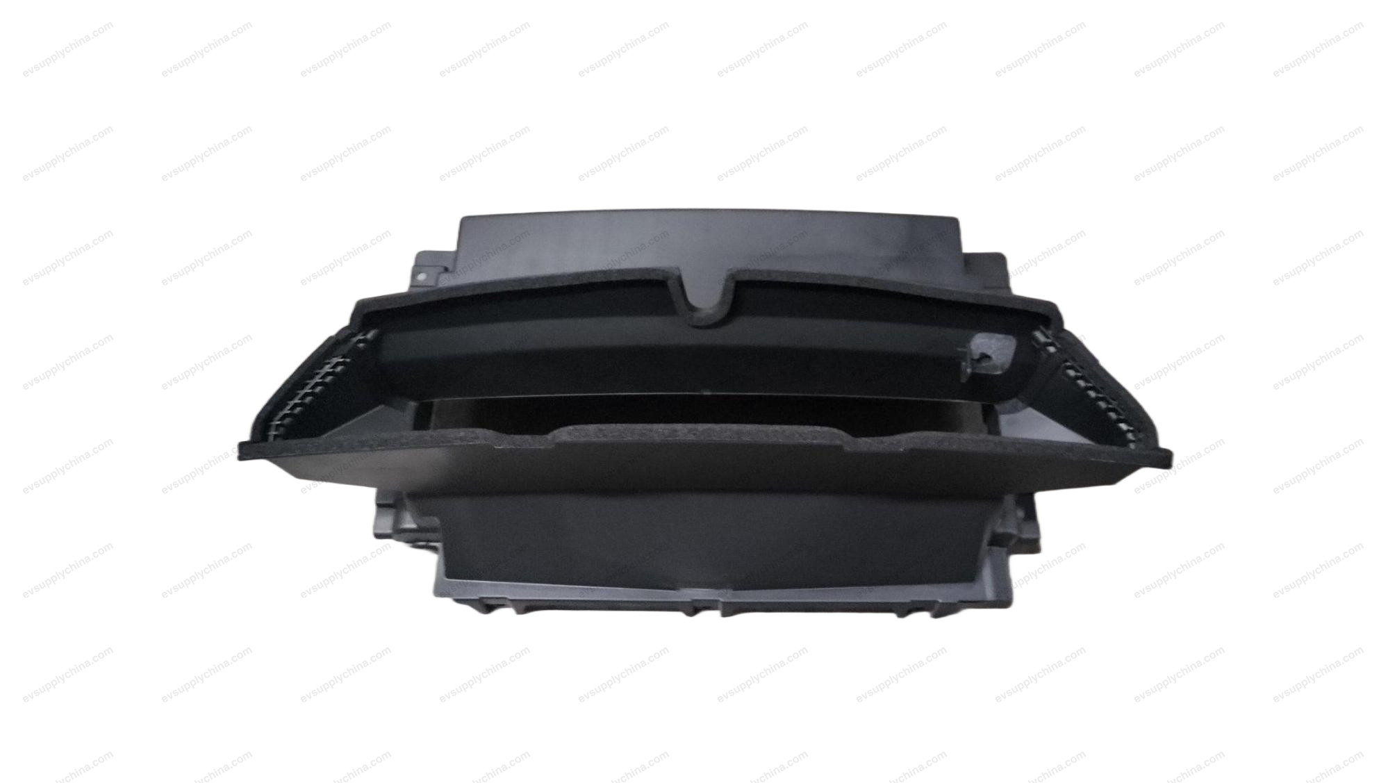 Fully enclosed deflector assembly — BYD Dolphin