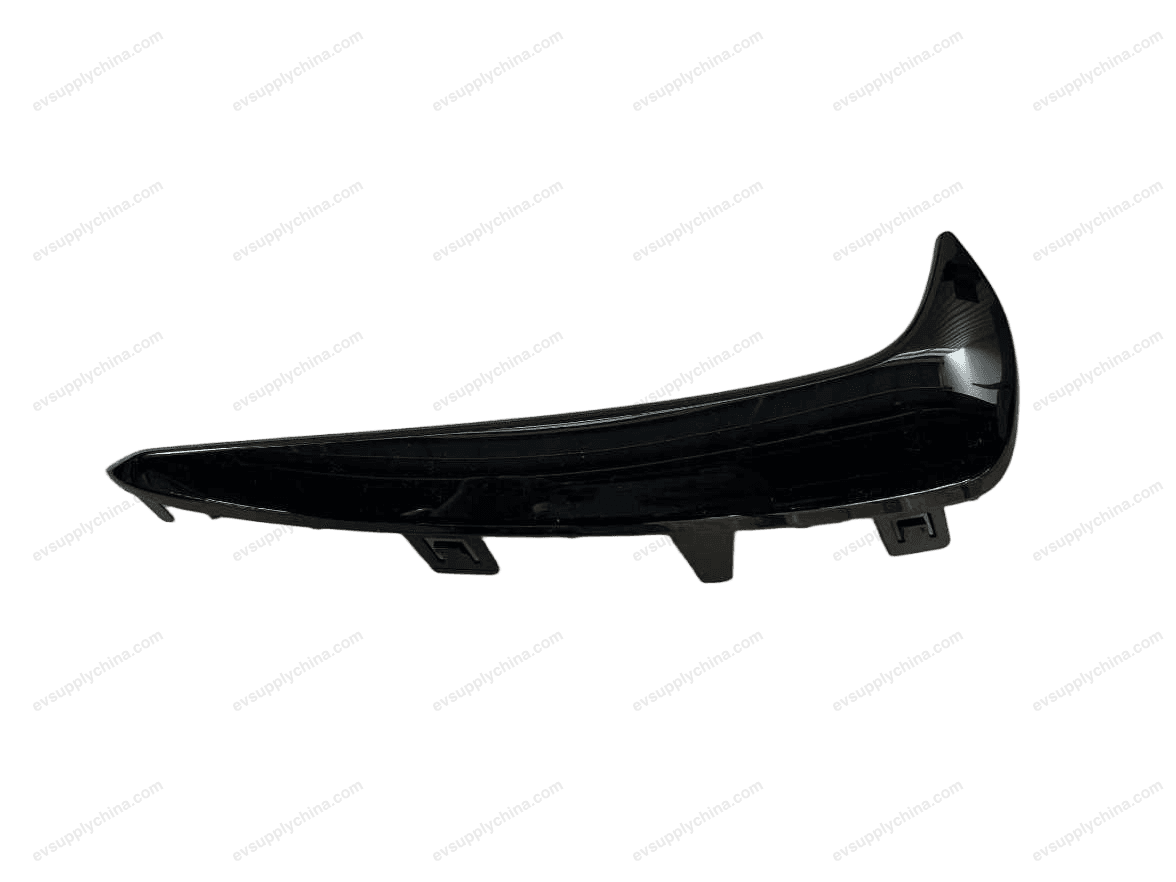 Front bumper right trim — BYD Sealion 7