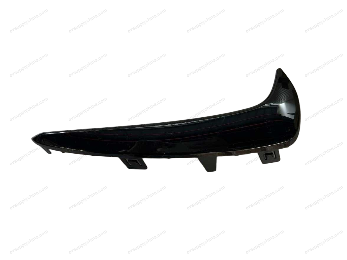 Front bumper right trim — BYD Sealion 7