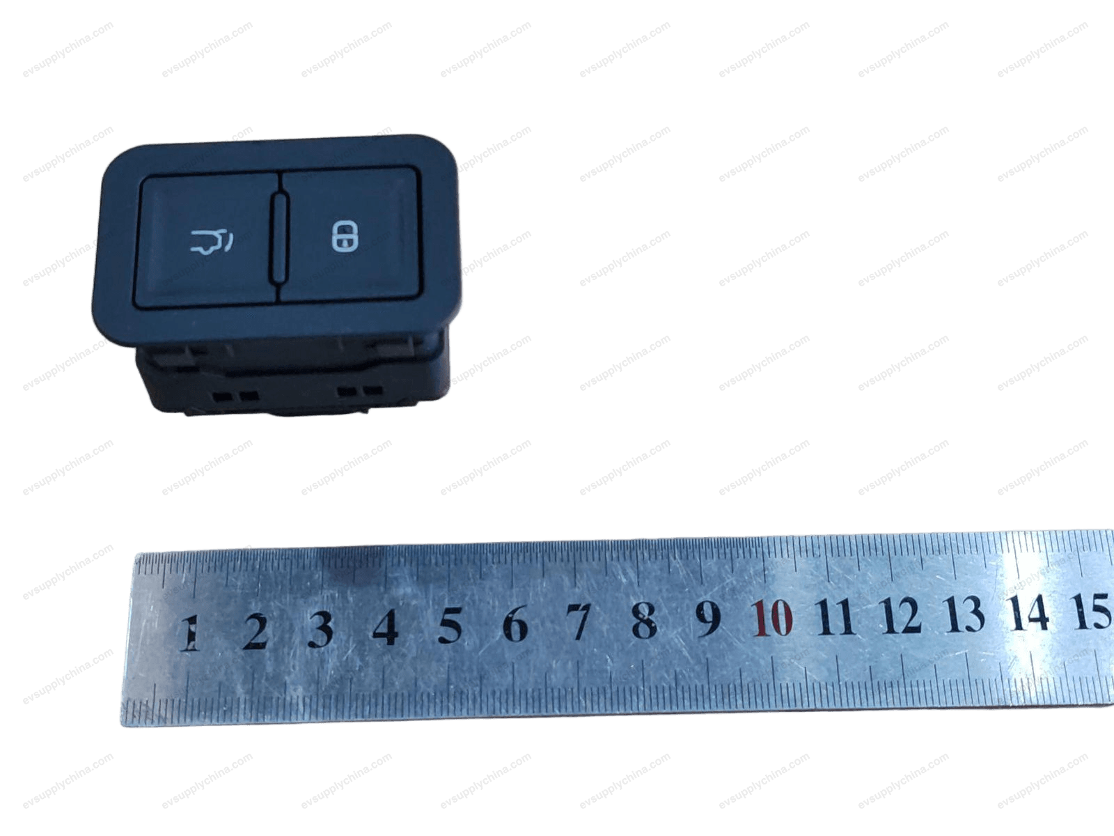 Electric tailgate closing switch — Denza D9