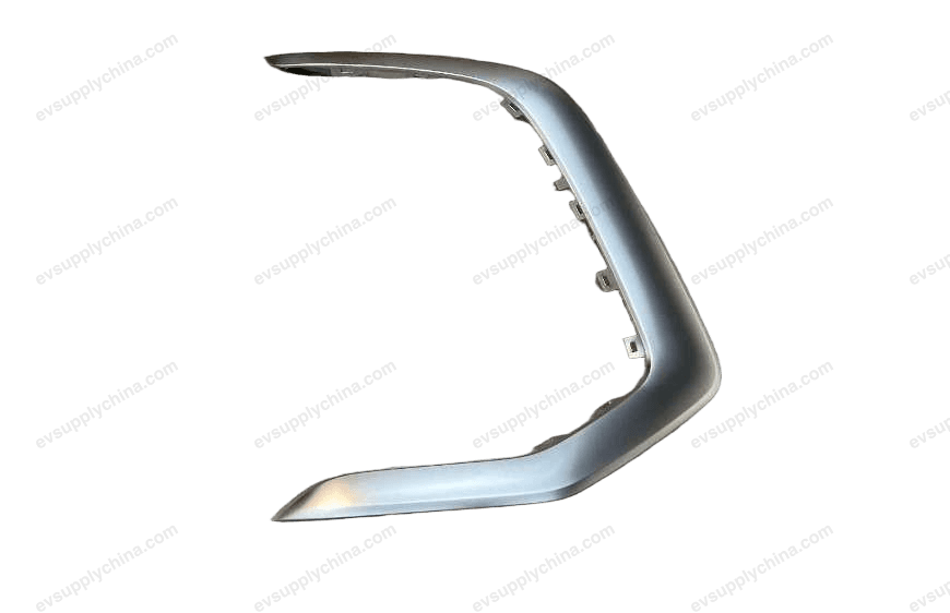 Front bumper body right trim piece — Denza D9