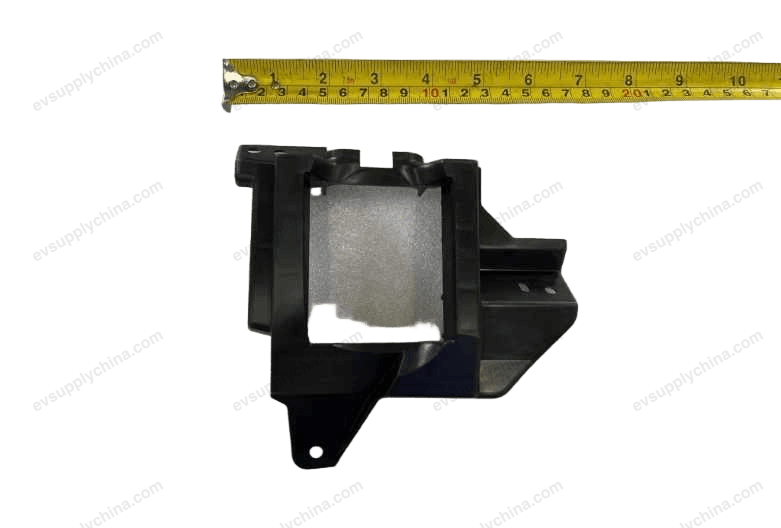 Left-center range radar mounting bracket — Denza D9