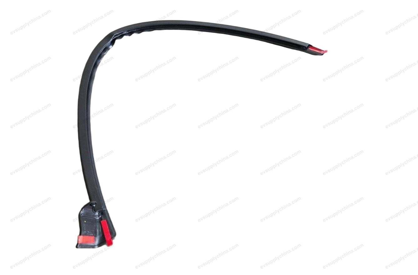 Left side decorative strip — Denza D9