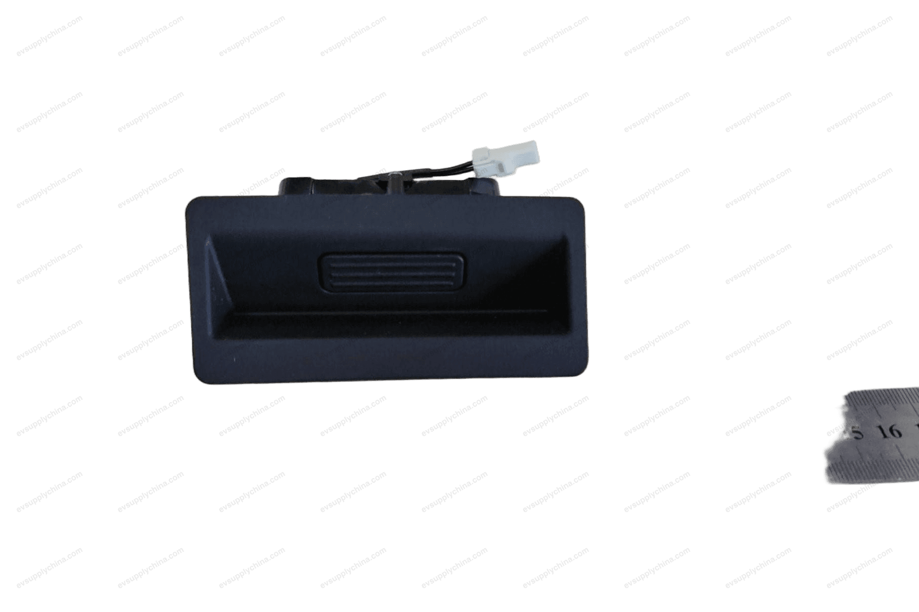 luggage lid open — Denza D9