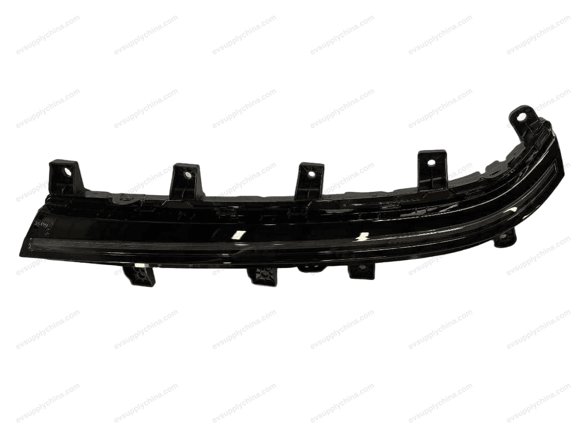 Right front center position light — Denza D9