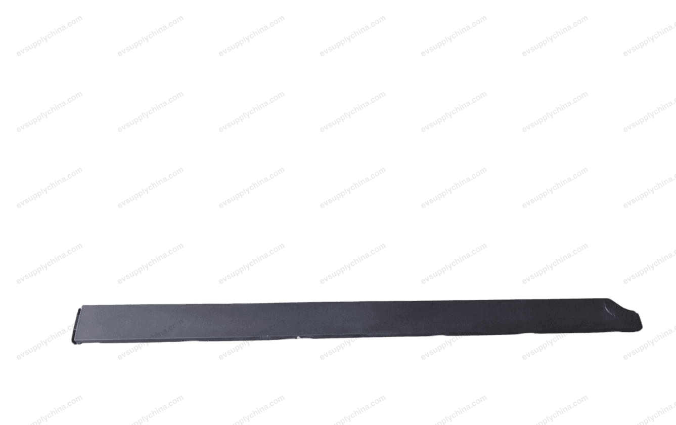 Right rear door skirt assembly — Denza D9