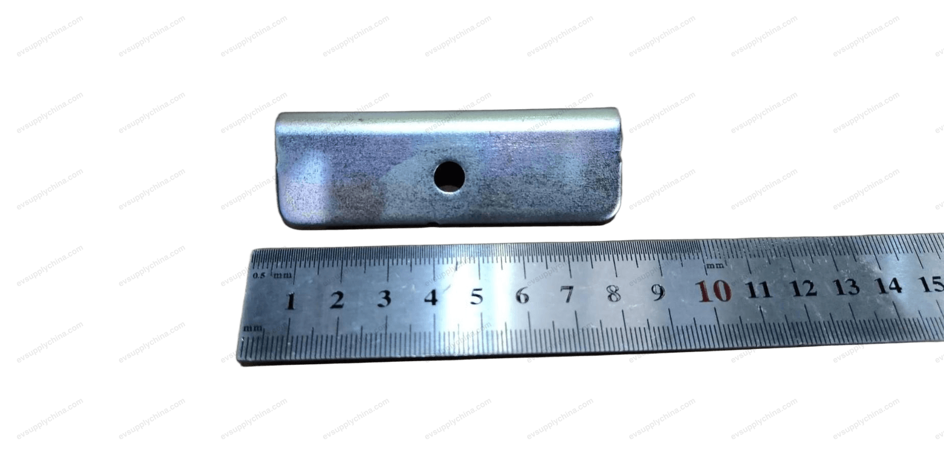 Sliding door lower guide rail cover — Denza D9