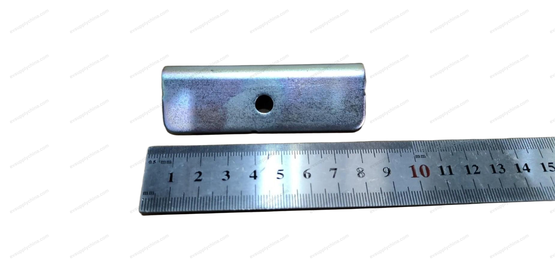 Sliding door lower guide rail cover — Denza D9