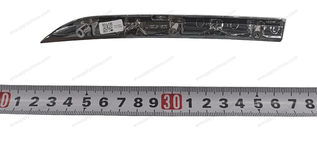 Left rear light trim