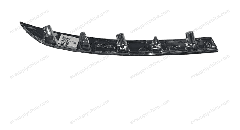 Right rear light trim strip