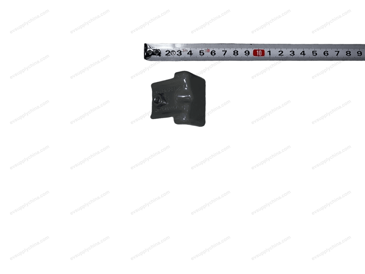 Rear center mounting bracket for fender