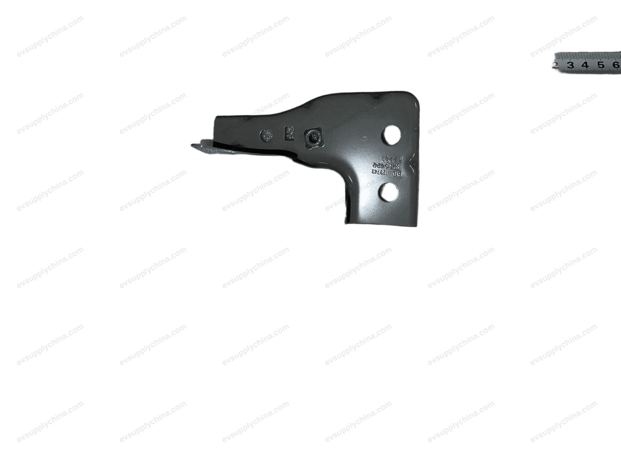 Right fender undermount bracket