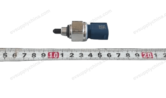 Pressure and temperature sensor