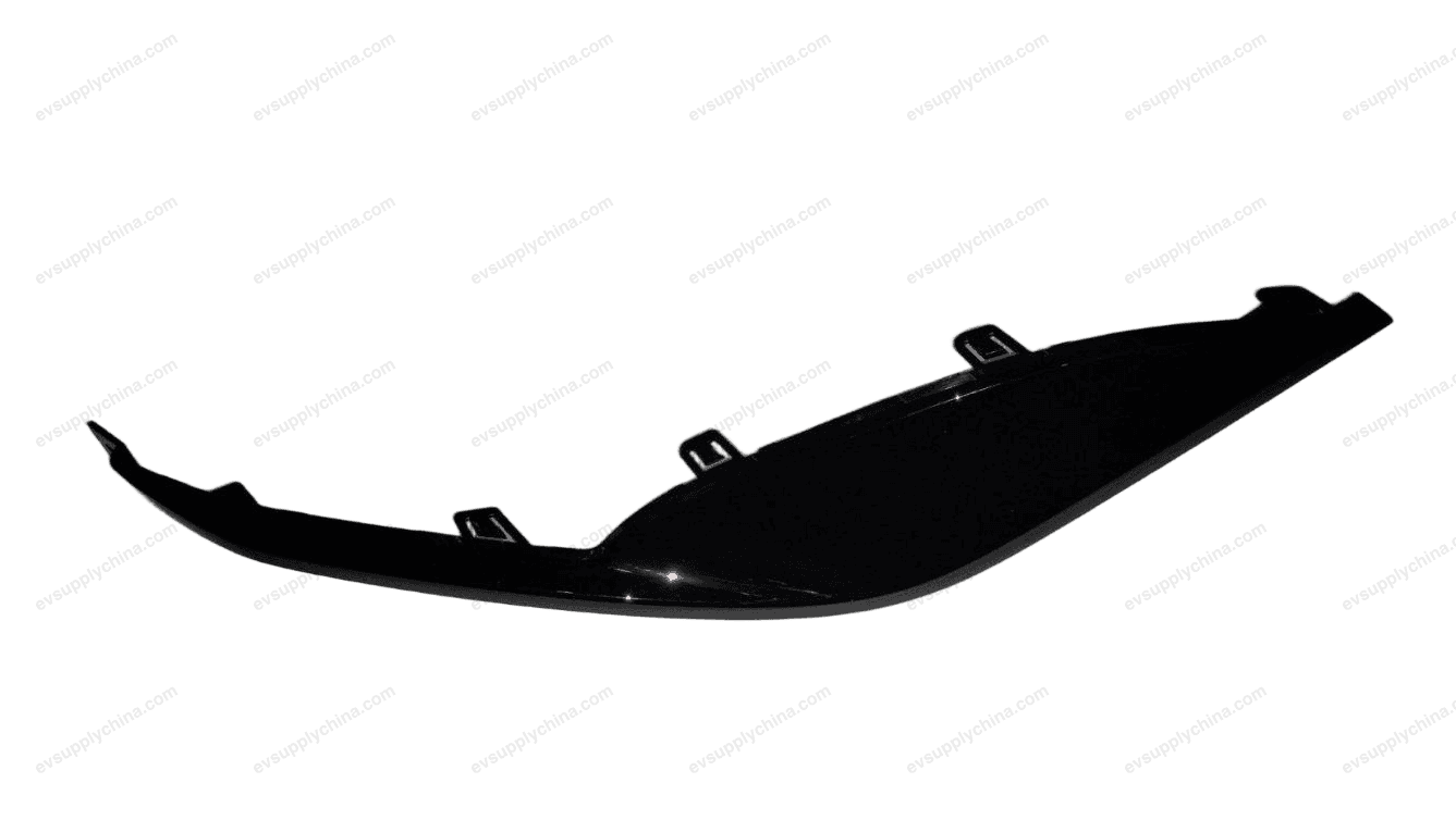 Front bumper lower right trim piece