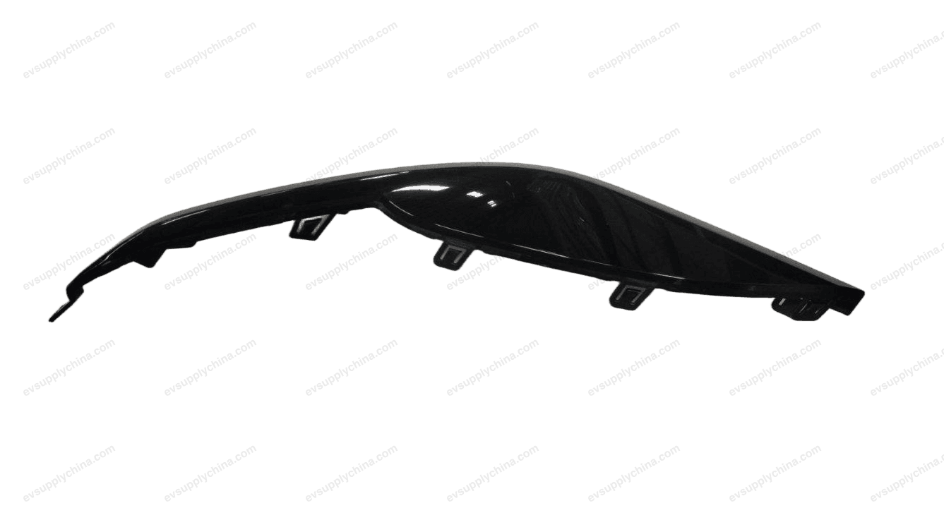 Front bumper lower left trim piece