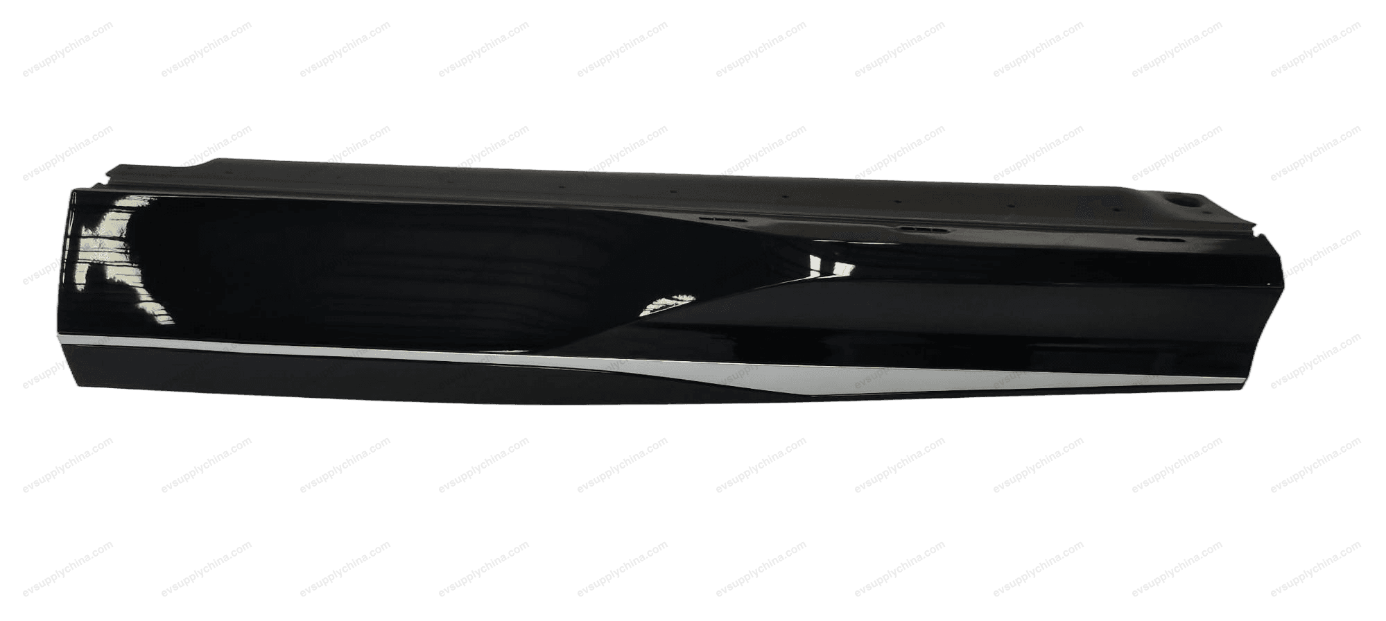 Right rear door skirt assembly