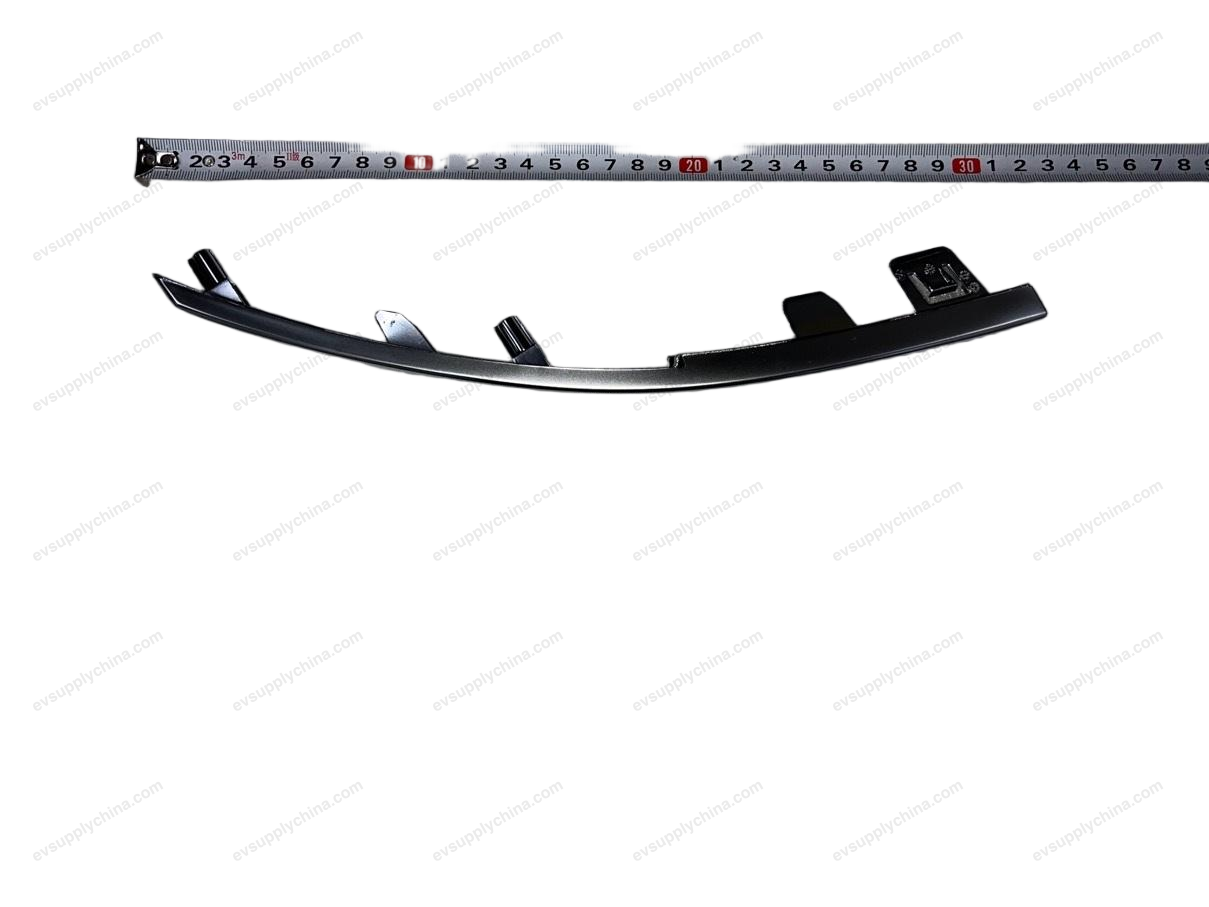 Front grille right decorative strip V — BYD Destroyer 05