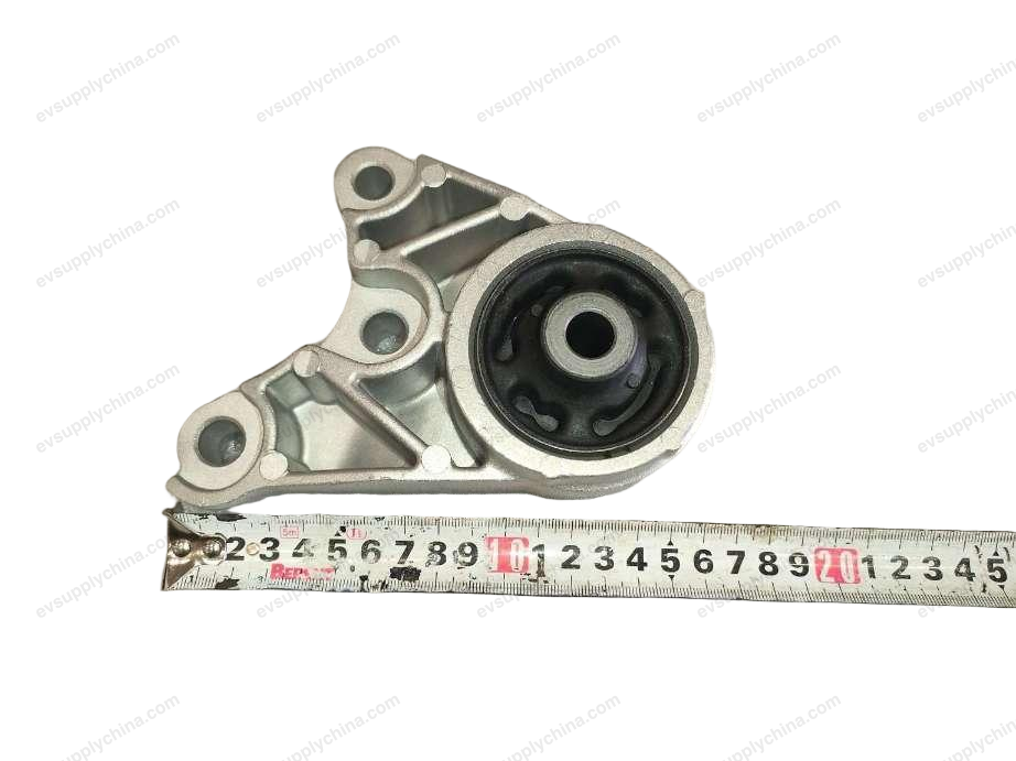 Rakitan dudukan suspensi kiri powertrain — BYD Dolphin