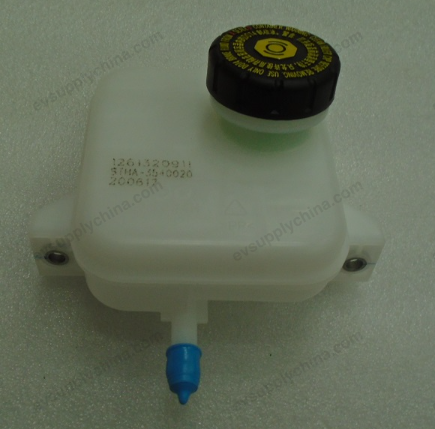 Brake fluid bottle — BYD Qin EV