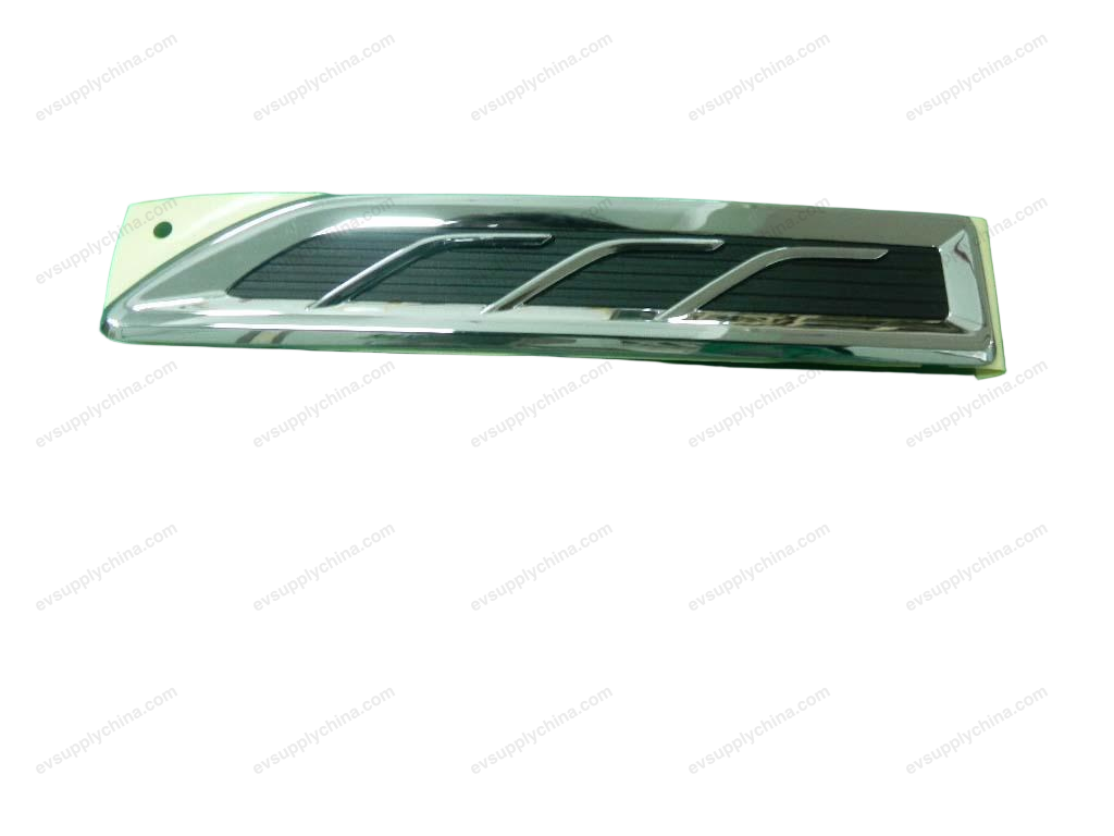 Front fender trim R