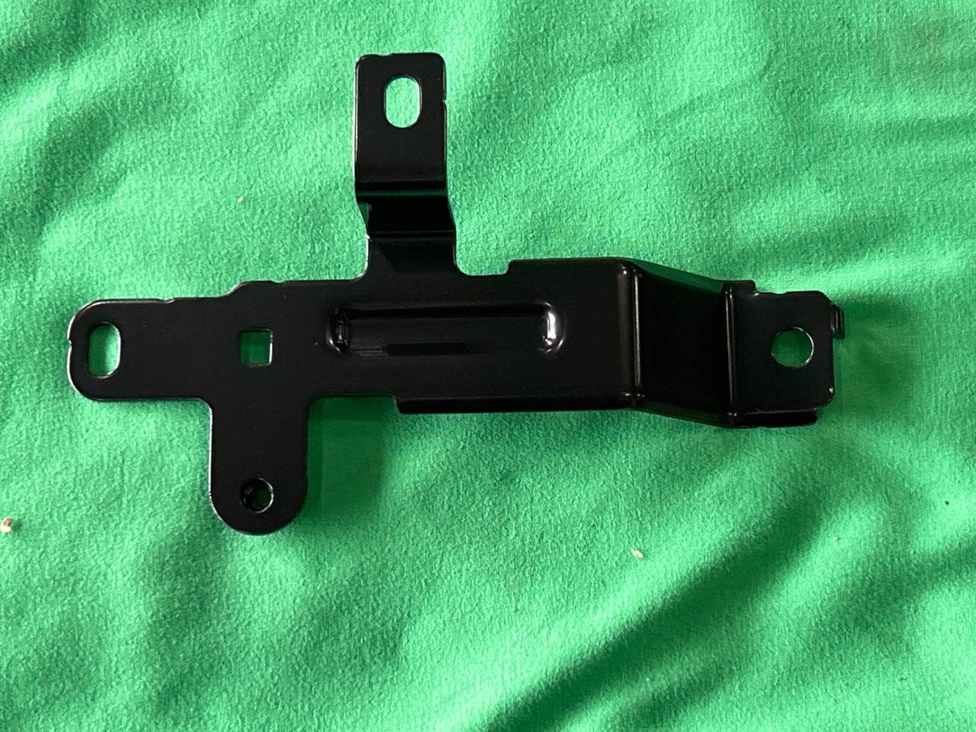 Front cabin oxygen sensor bracket — BYD Sealion 05 DM-i