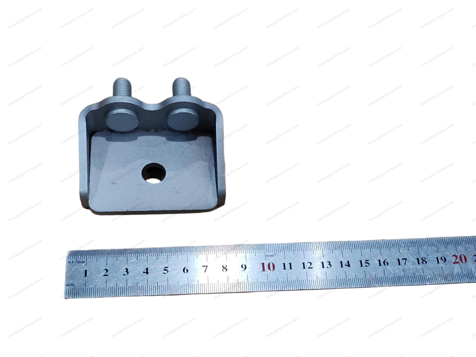 Perakitan braket batang pengikat stabilizer bar belakang