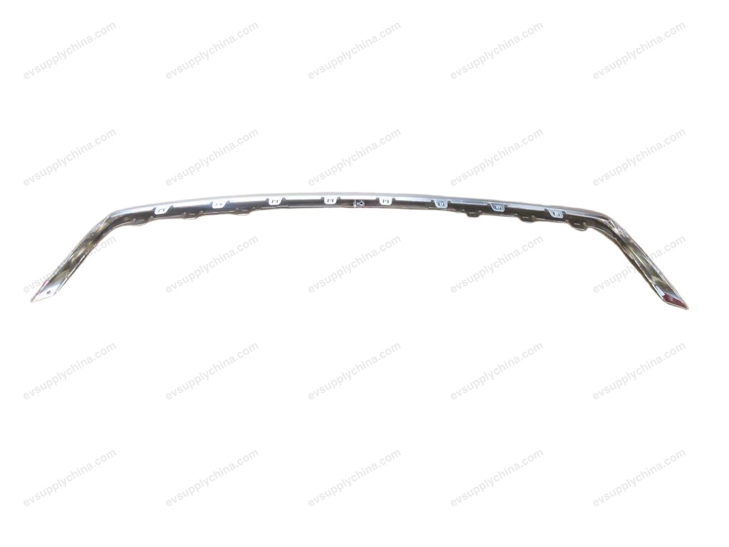 Bright trim strip at the lower part of rear bumper