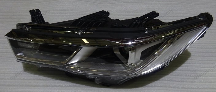 Low profile left front headlight — BYD Qin EV