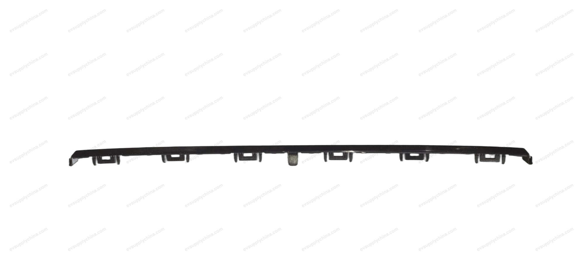 Bright trim strip in the middle of the rear bumper