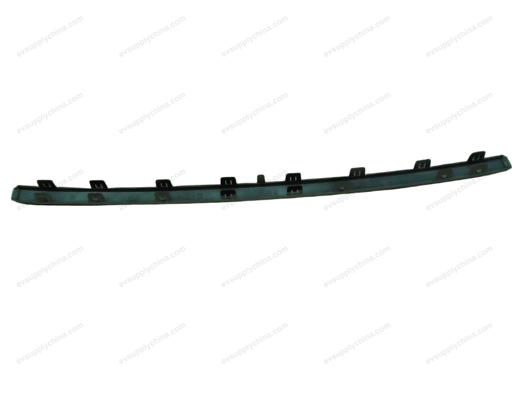 Rear bumper lower body middle decorative strip